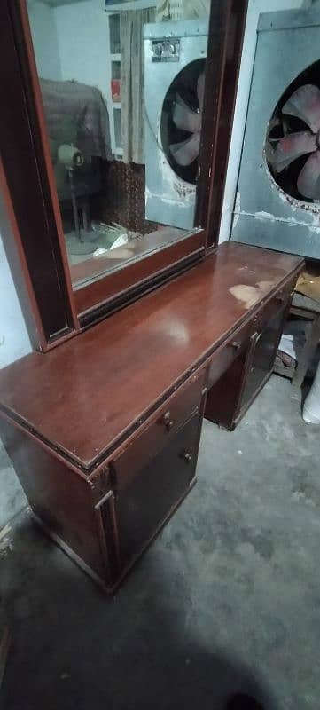 Dressing table fore sale in good condition 0