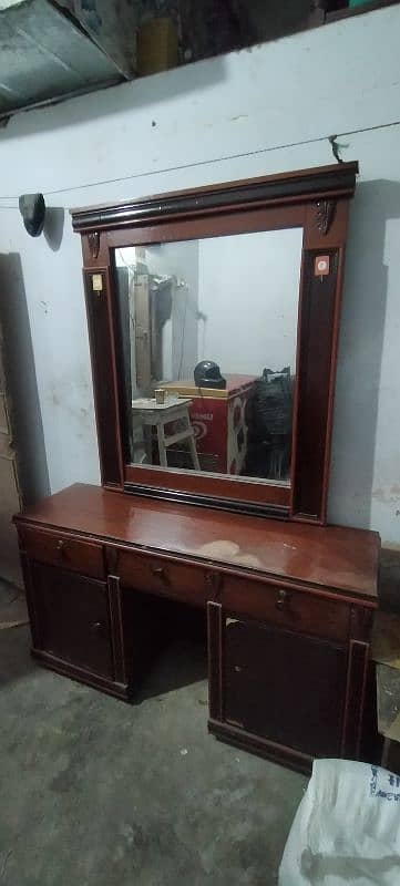 Dressing table fore sale in good condition 2