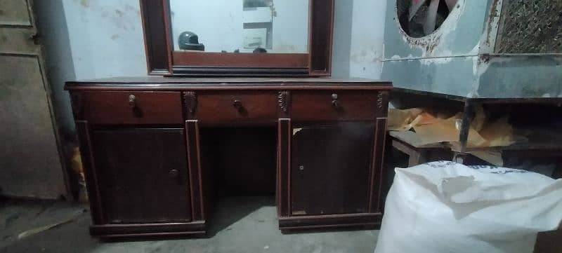 Dressing table fore sale in good condition 3