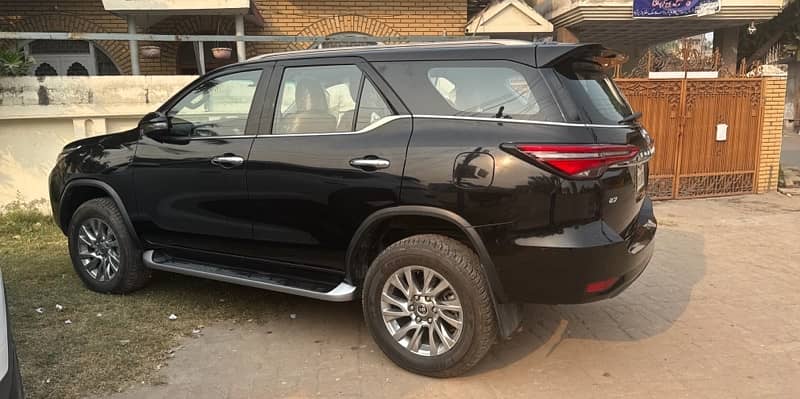 Toyota Fortuner V 2022 2