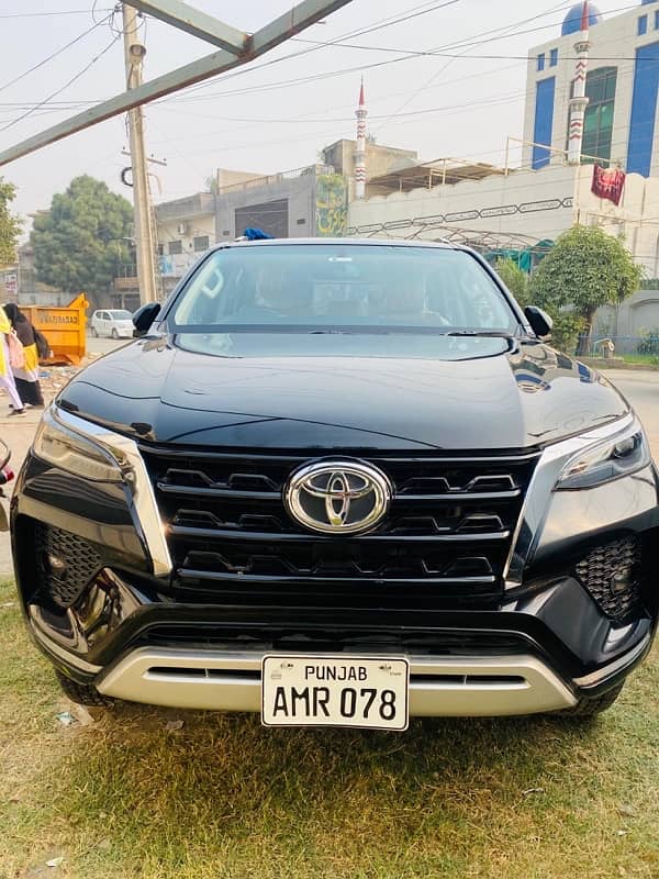 Toyota Fortuner V 2022 5