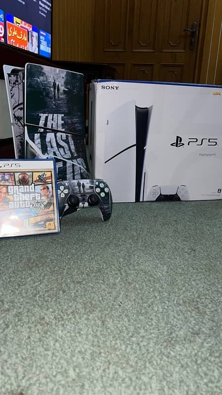 ps5 slim 1 TB rarely used with gta5 and a controller 4