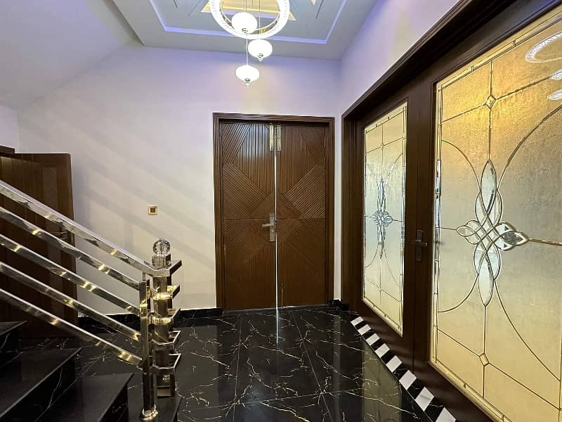 10.66 Marla Ultra classic house for sale hot location bahria 11