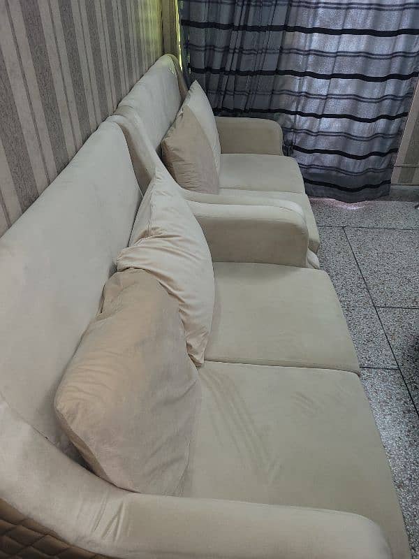 Sofa for sale in reasonable price 0