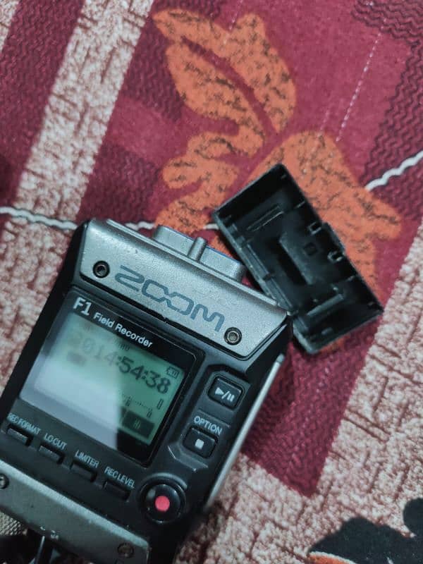 Zoom F1 Field Recorder With Lav Microphone 6