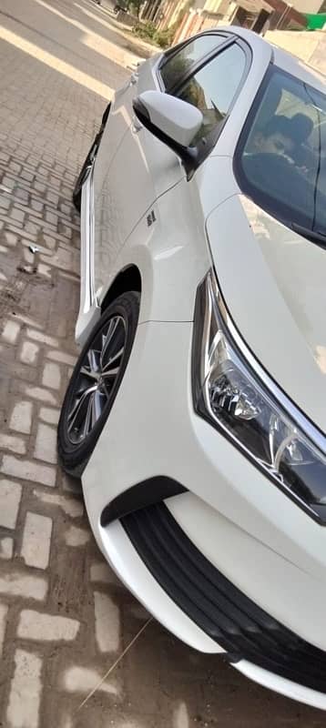 Toyota Corolla Altis 2017 4