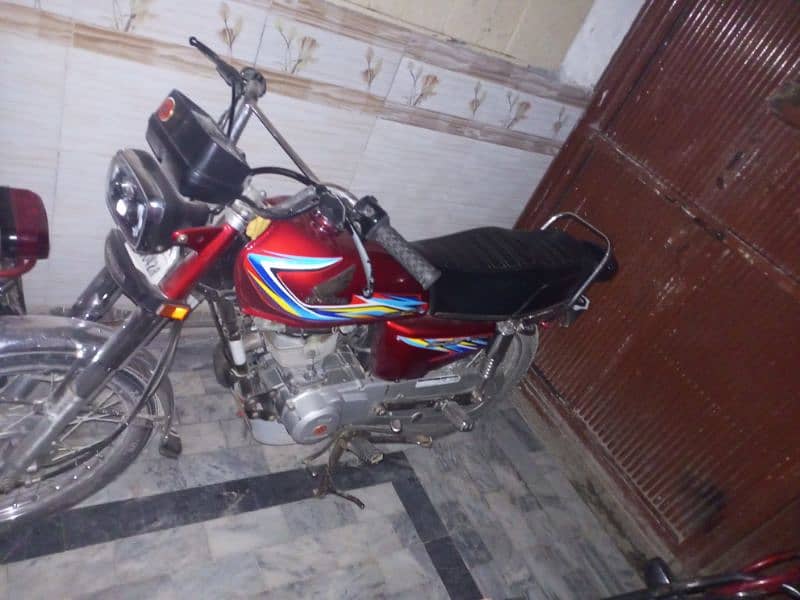 honda 125 good condition mein hai 0