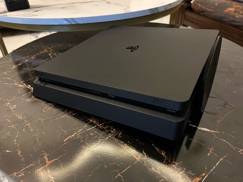 PS4 Slim 500gb with box and complete accessories 0