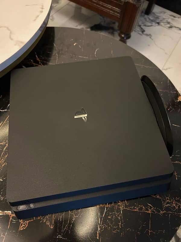 PS4 Slim 500gb with box and complete accessories 3