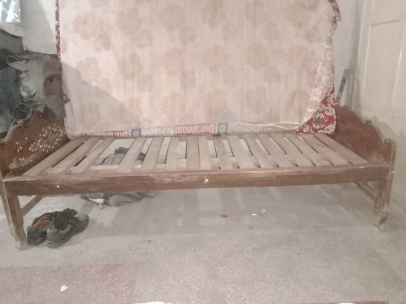 SINGLE BED FOR SALE NEAR PEOPLES COLONY MULTAN AT 25 HUNDRED ONLY 0