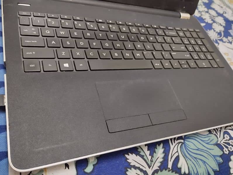 hp laptop 15 bs0xx 11