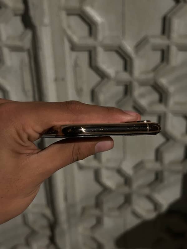 iPhone XS 4