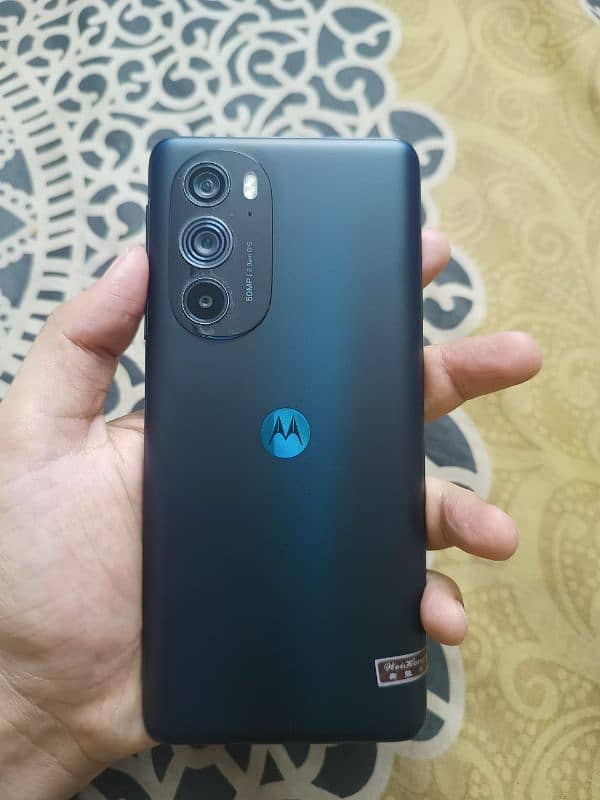 Moto Edge 30 Pro 1