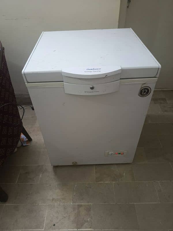 Freezer single door, just like new, gas leak hy 1