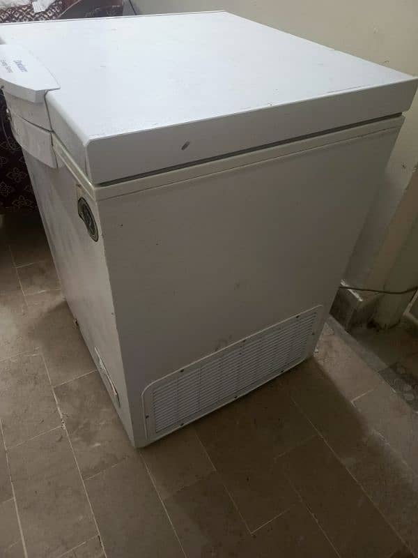 Freezer single door, just like new, gas leak hy 5