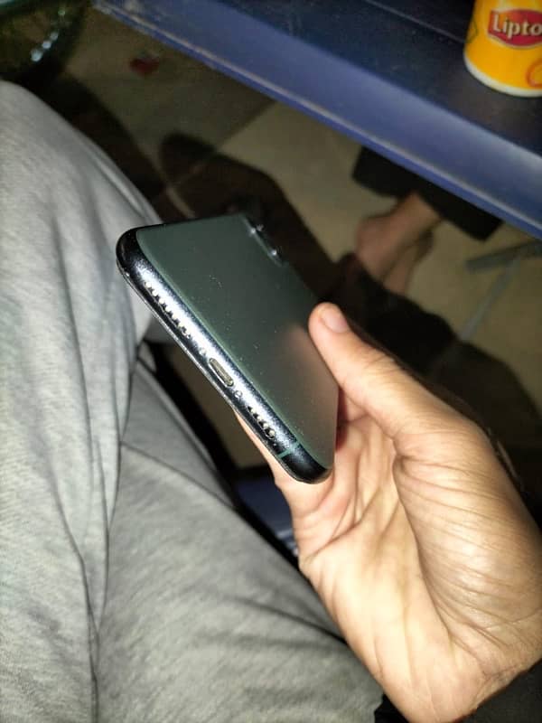 iPhone 11 Pro Max 64GB Non Pta 6