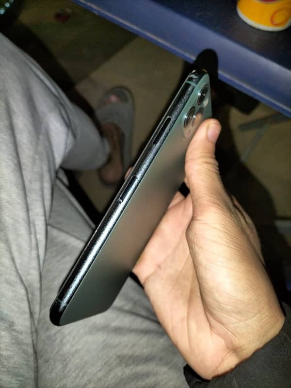 iPhone 11 Pro Max 64GB Non Pta 7