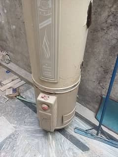 Gas geyser in good condition for sale