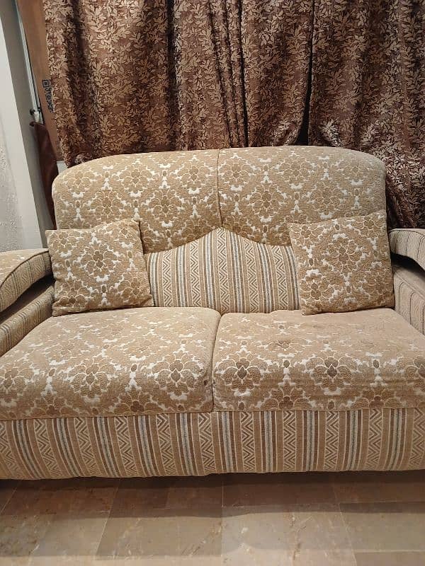 4 seater sofa with centre table 3