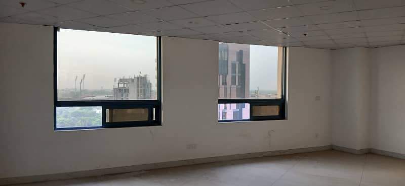 2300 Square Feet Office Space Available For Rent In Gulberg Grand Square Mall, Lahore. 6