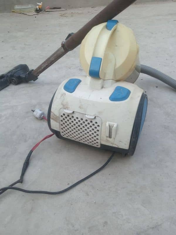 bagless vaccum cleaner 1