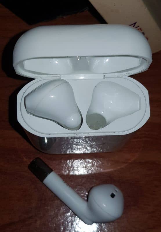 Bluetooth earphones 1