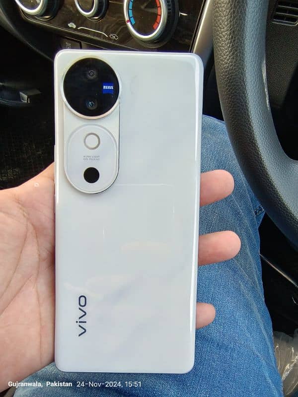 Vivo V40,5G 12+12/256 Complete Box zero Condition Few days Used 2