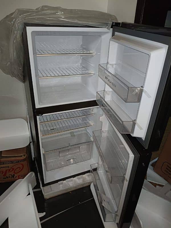 Haier refrigerator HRF 216 2