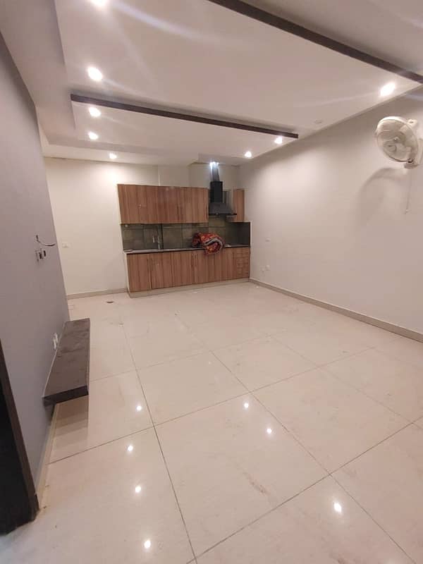 600 Square Feet Flat For Rent In DHA Phase 6 2