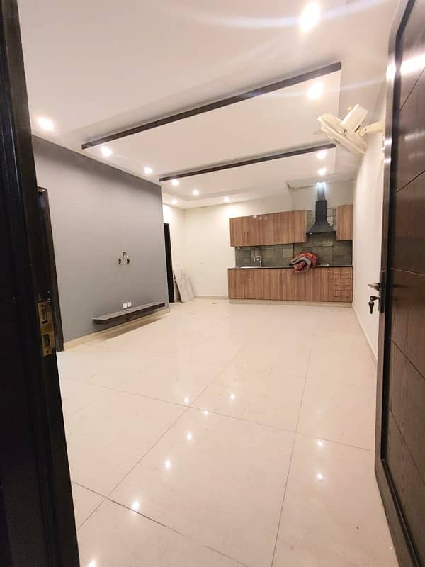 600 Square Feet Flat For Rent In DHA Phase 6 5