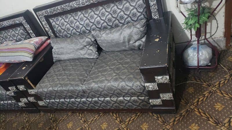 6 seater Sofa set with wooden table For sale urgently 1