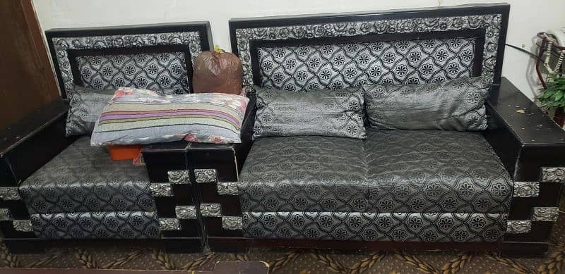 6 seater Sofa set with wooden table For sale urgently 4