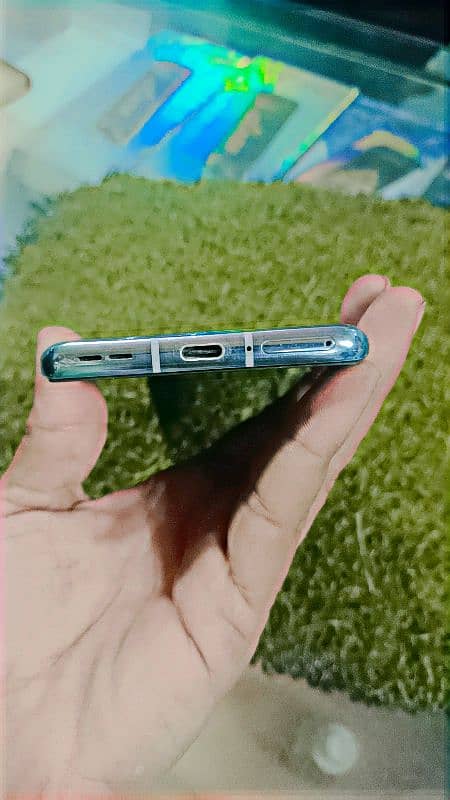 One plus 9 pro back glass crack he sirf bake conditioner bhe bilkul ok 4