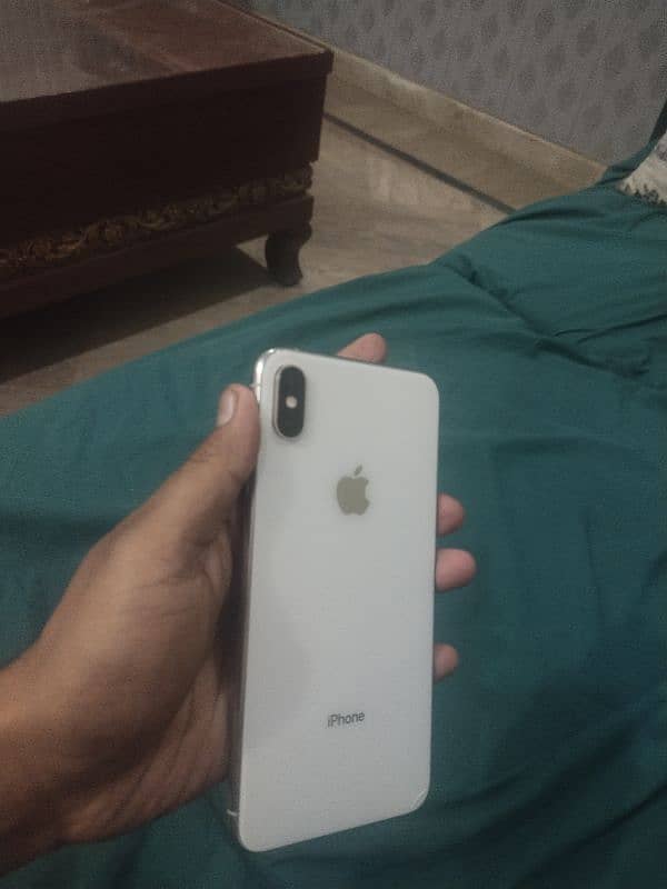 IPHONE XSMAX 64GB 7