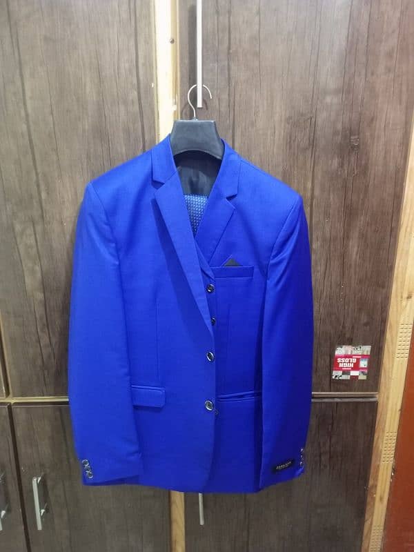 3 pice suit used like new 1 suit 5000rs 1