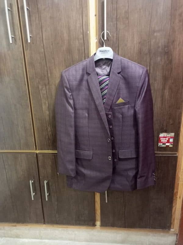 3 pice suit used like new 1 suit 5000rs 2