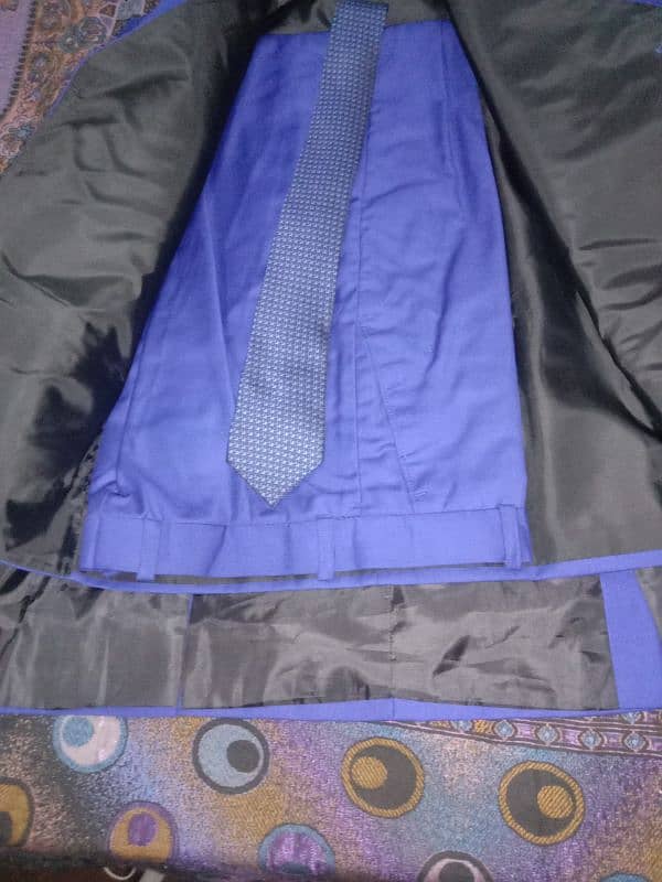 3 pice suit used like new 1 suit 5000rs 7