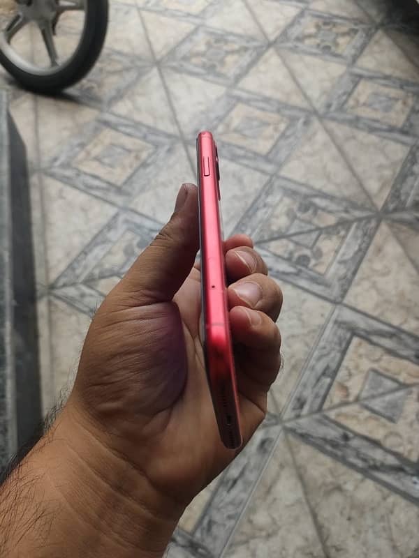 iPhone 11 64 GB red color 9/10 0