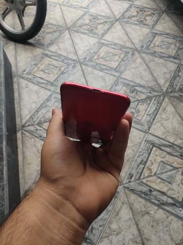 iPhone 11 64 GB red color 9/10 1