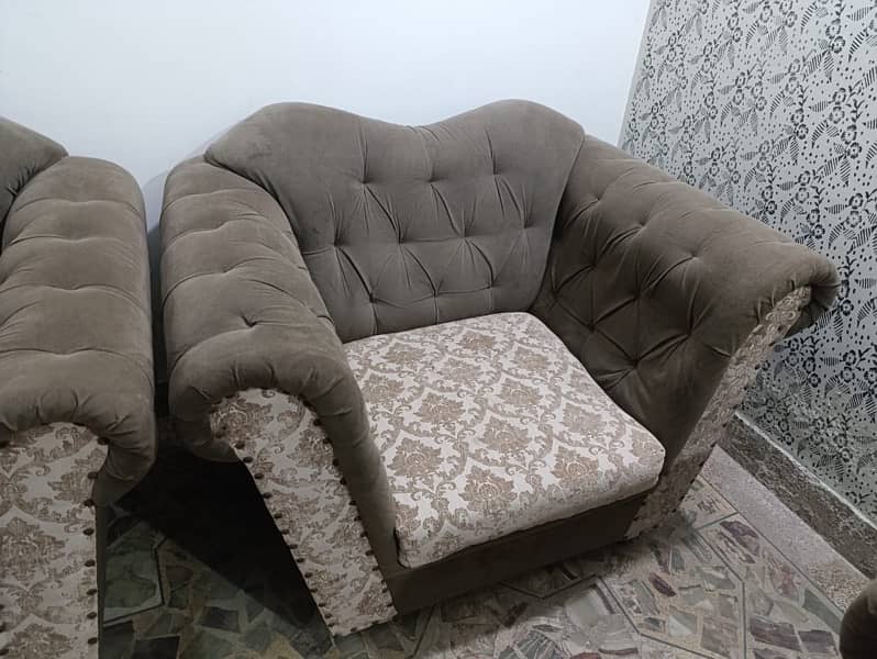 Luxury sofa set 7 seater in good condition 4