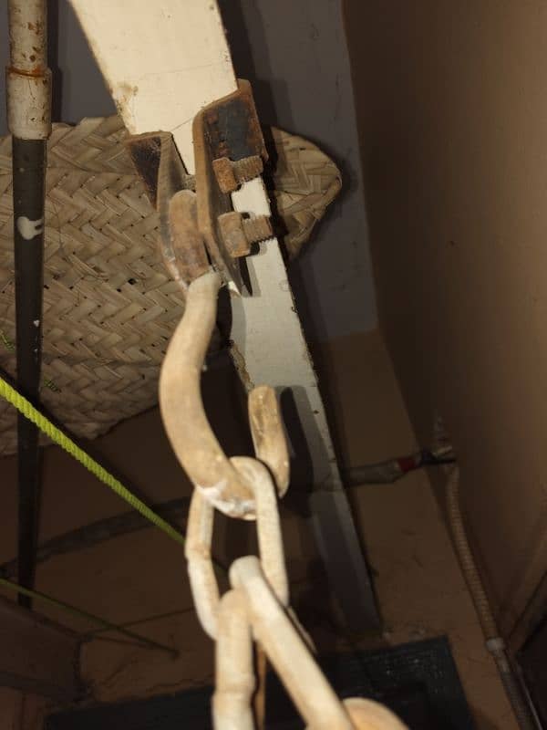 Wooden swing with Chain and Hooks 3