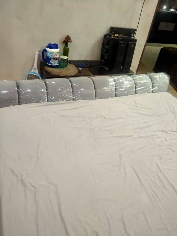 urgent sale new king size bed with mattress 3