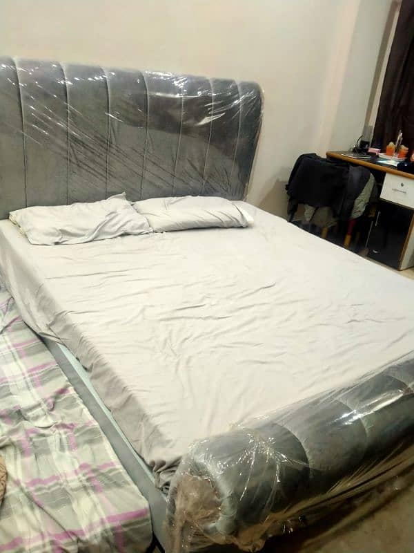 urgent sale new king size bed with mattress 5