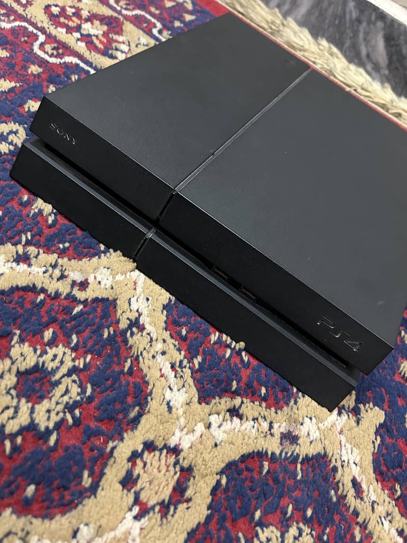 Ps4 500gb with 4 games 0