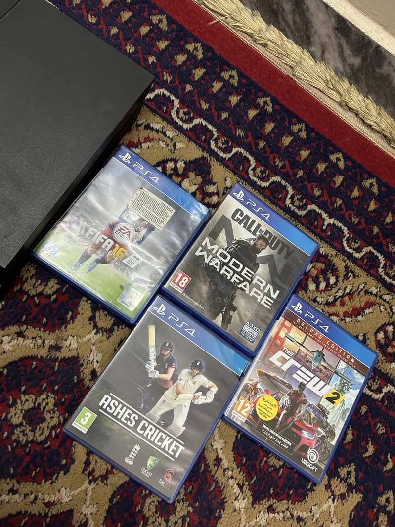 Ps4 500gb with 4 games 4