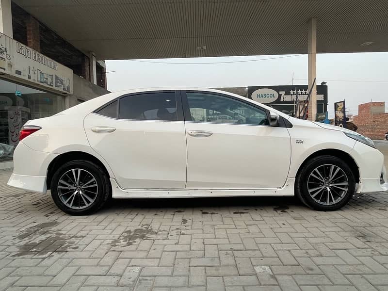 Toyota Altis Grande 2018 18