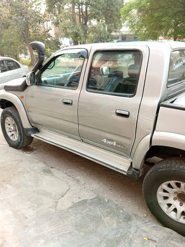 Toyota Hilux 2002 16