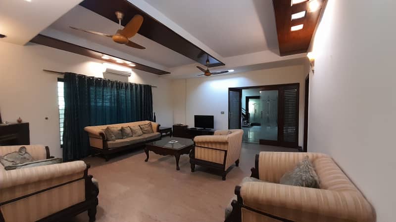 Cantt properties offers 1 Kanal House for sale in cavalry ground 1