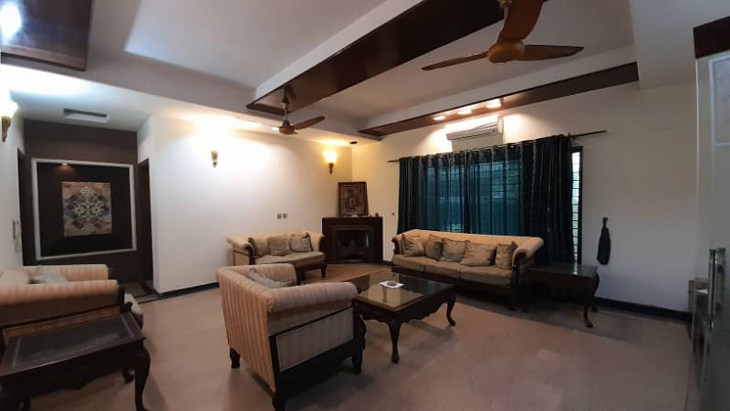 Cantt properties offers 1 Kanal House for sale in cavalry ground 5