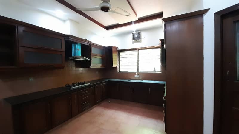 Cantt properties offers 1 Kanal House for sale in cavalry ground 6